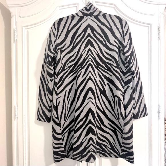PREMISE GRAY ZEBRA PRINT CARDIGAN SWEATER W/ POCKETS | SIZE XS - Picture 3 of 12